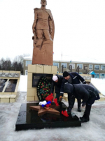 В пос. Демьян Бедный Жердевского муниципального округа состоялась церемония возложения цветов к мемориалу памяти воинам, погибшим в годы Великой Отечественной войны 1941-1945гг., посвященная Дню Тамбовских героев..